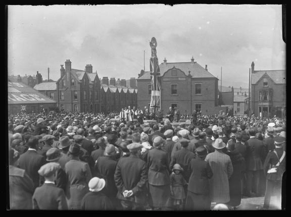 Crowd at unveiling of Millom War Memorial 1925